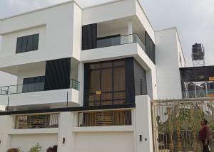 6 BEDROOM LUXURY HOME